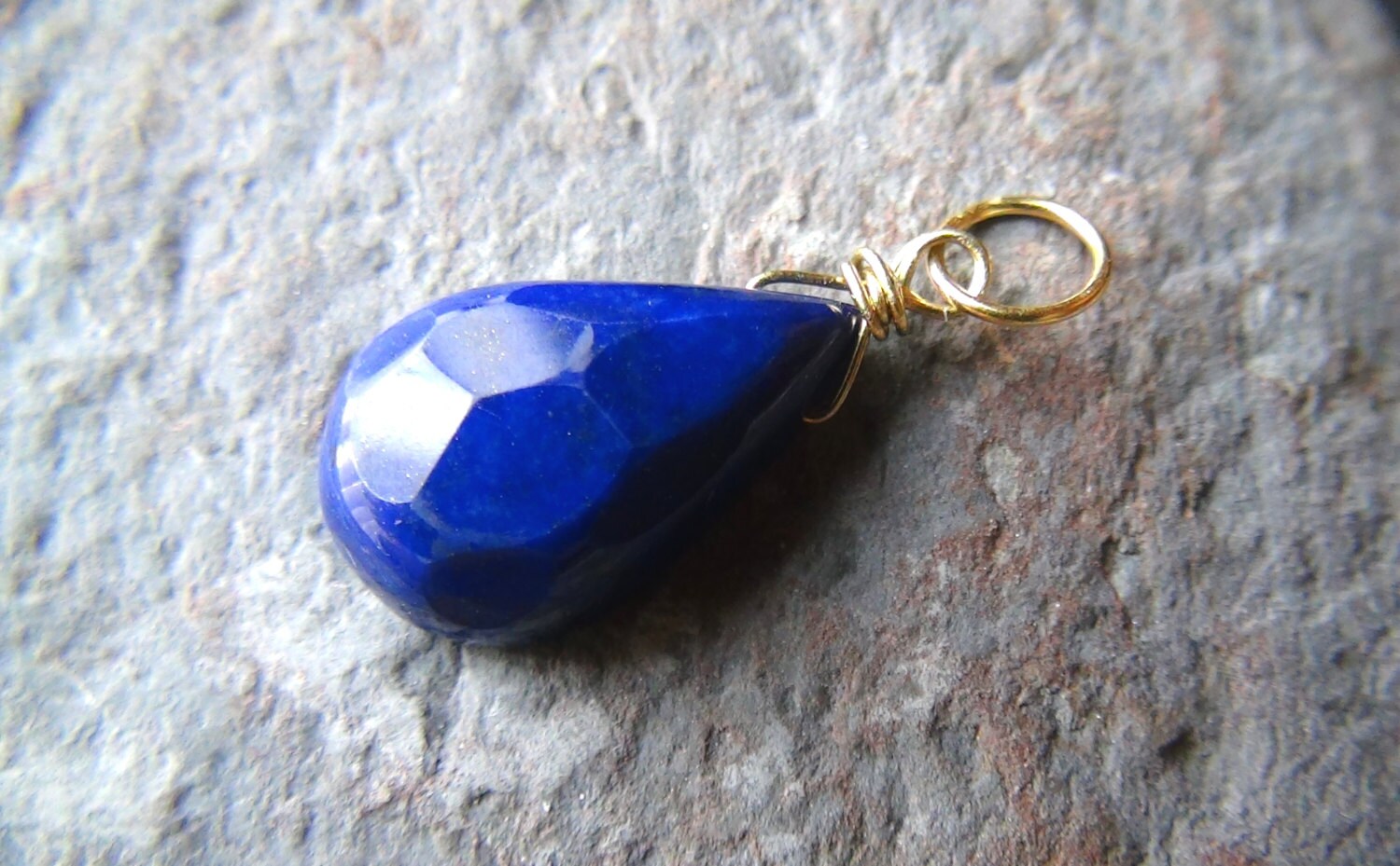 Royal Blue Lapis Lazuli, Briolette, 14K Gold Filled, Golddraht-Anhänger, Lazuli Anhänger, Geburtsstein Anhänger von braceletchoker