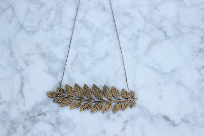 Vintage Blätter Auf Zarte Sterling Silberkette Vintage Blätter Auf Zarte Sterling Silberkette von brackishchannel