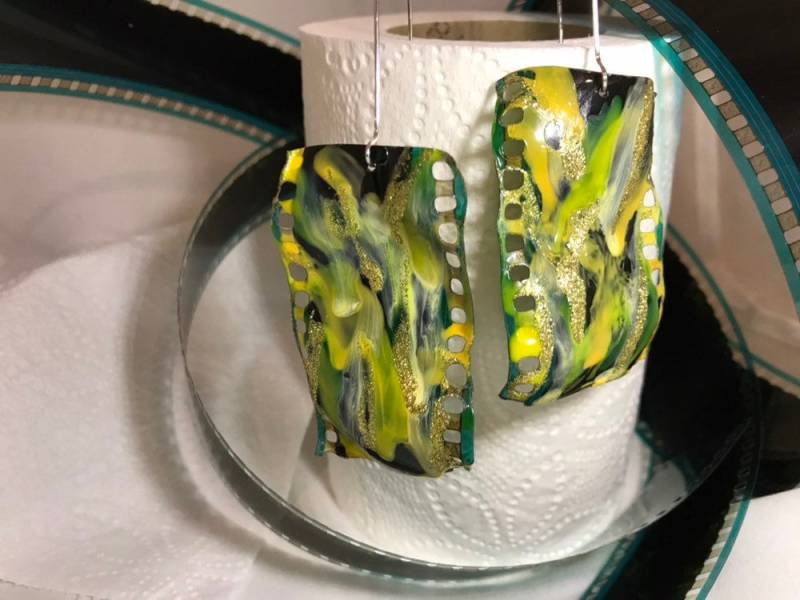 Gelber Film Streifen Ohrringe Gelber Film Streifen Ohrringe von brandnewDOODOO