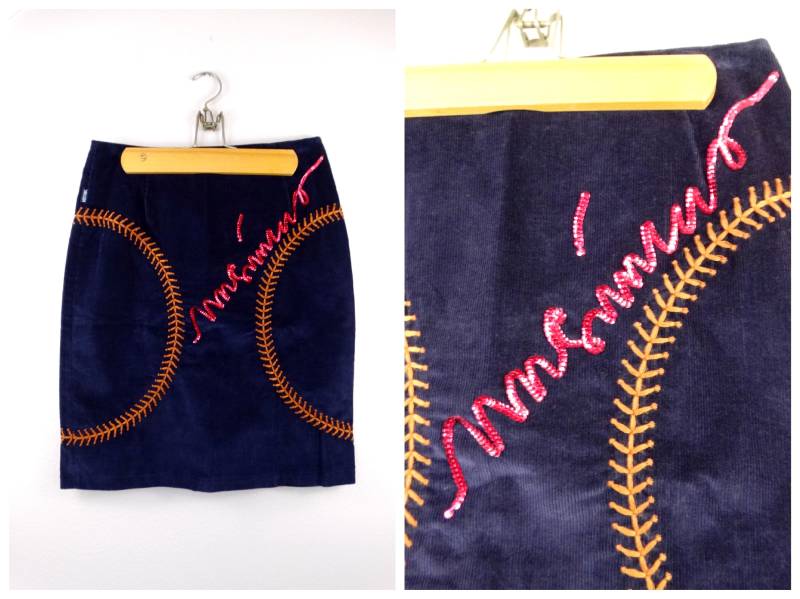 90Er Jahre Moschino Baseball Mini Rock // Neuheit Marine Blau & Rot Pailletten Bestickter Cord Designer Vintage Couture Us Größe 4 von braxae