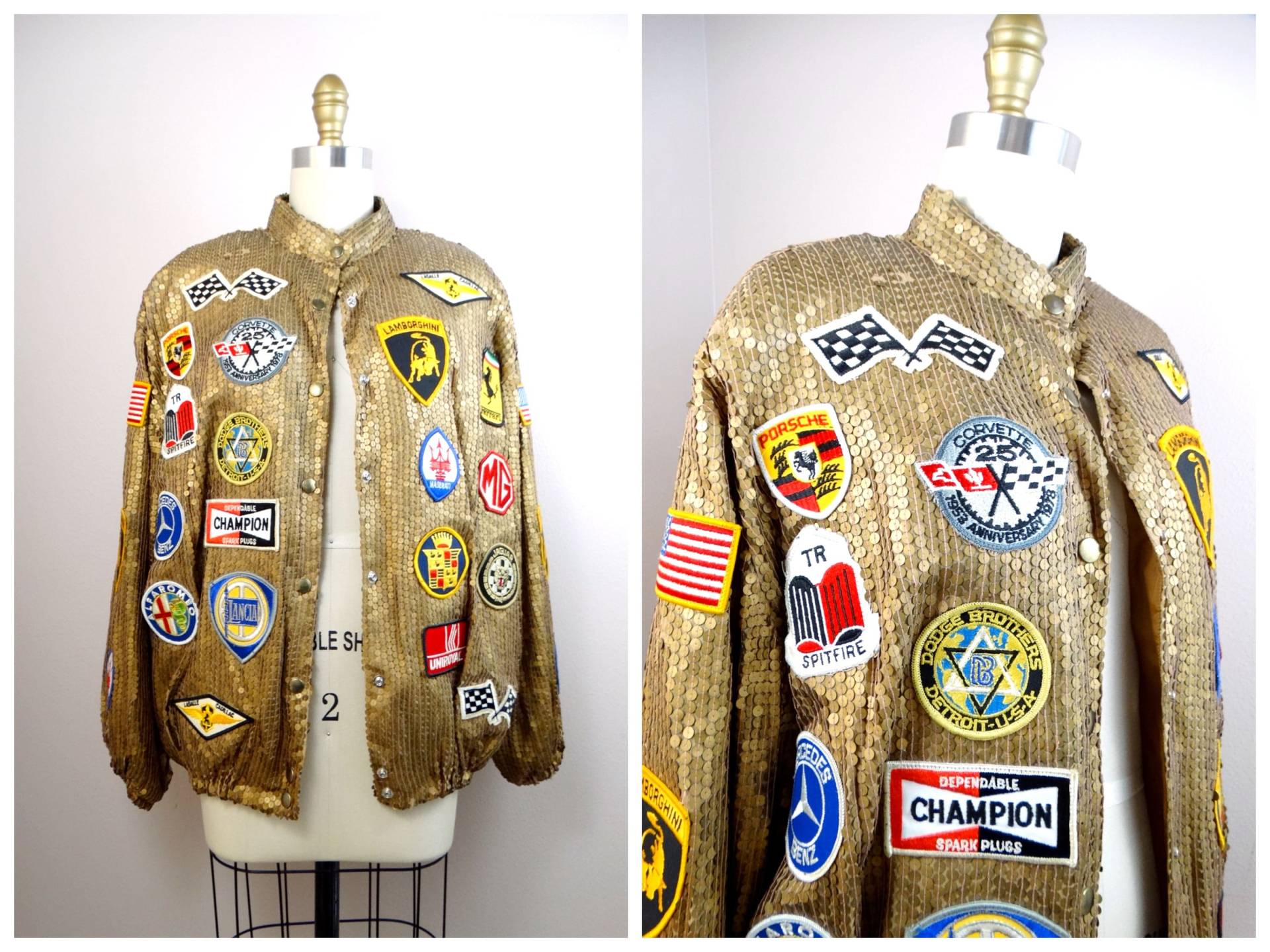 Luxus-Autos-Pailletten-Bomberjacke // Vintage-Fahrzeug-Patches-Bomber Metallic-Gold-Pailletten-Rennjacke Von Jeanette Für St. Martin von braxae