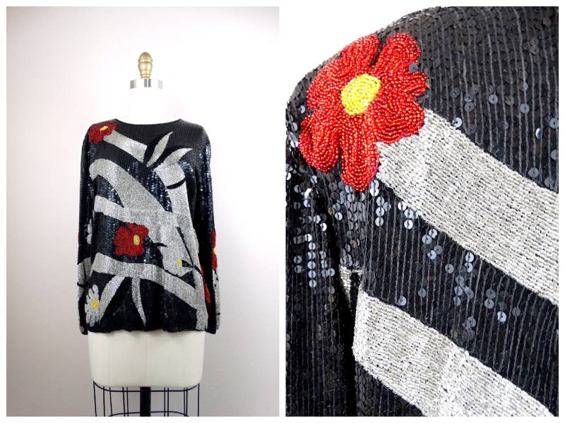 S/M Stark Perlenbesetztes Top // Schwarze Pailletten Bluse Mit Silber Perlen Rotes Gänseblümchen Im Art Deco Stil von braxae