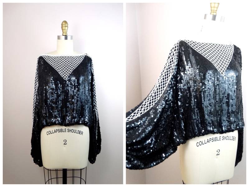 Übergroßes Retro Mod Pailletten-Oberteil/Schwarz-Weiß-Vintage-Perlen-Dolman-Ärmel-Crop-Top von braxae