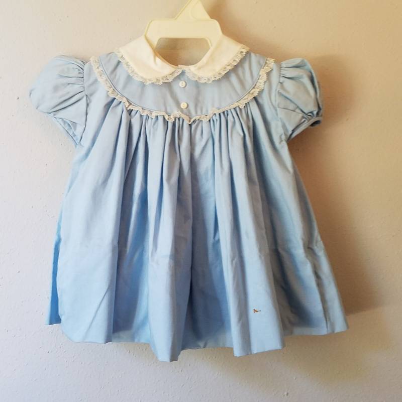 Vintage 50Er Jahre Mädchen Kleid Blau Peter Pan Kragen Und Spitzenbesatz Von C.i. Castro - Größe 12 Monate Gerne Getragen von breedbabynyc