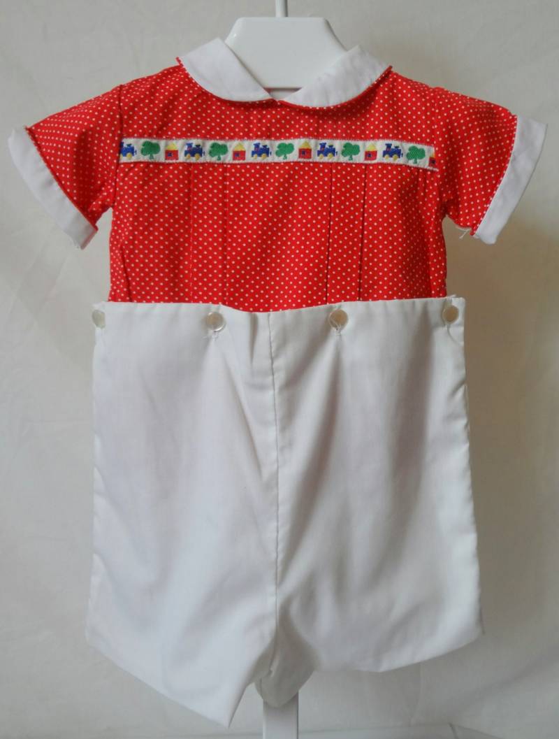 Vintage Jungen Red Dot Top Und Weiße Shorts Mit Retro Zug Detail - Größe 62 Monate Neu, Nie Getragen von breedbabynyc