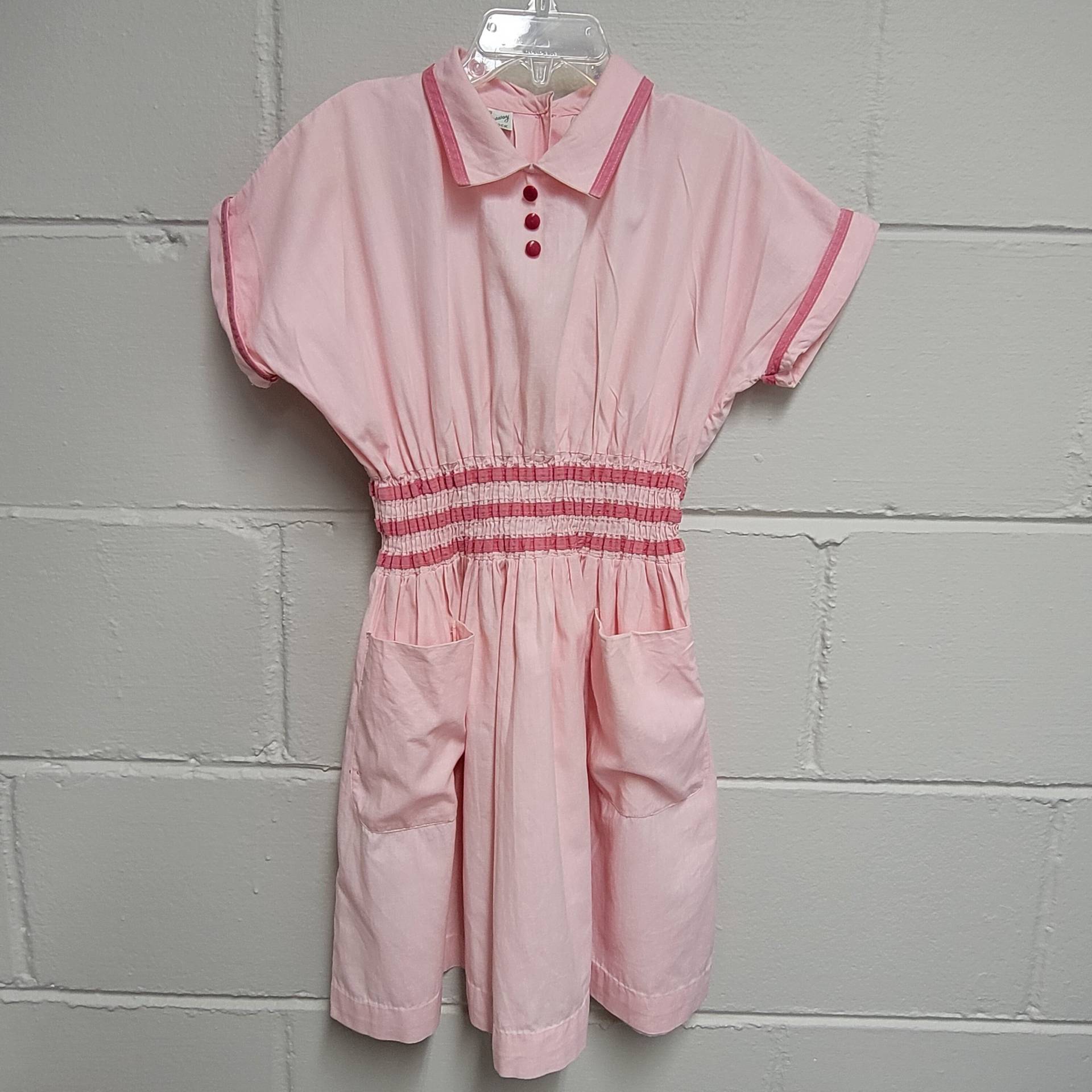 Vintage Mädchen Pink Auf 50Er Jahre Hauskleid Von Kate Greenaway - Größe 5/6- Leicht Getragen- Partykleid- Taschen von breedbabynyc