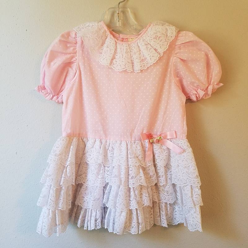 Vintage Rosa Polka Dot Mädchen Kleid Gestufter Rüschen-Rock Mit Spitze von breedbabynyc