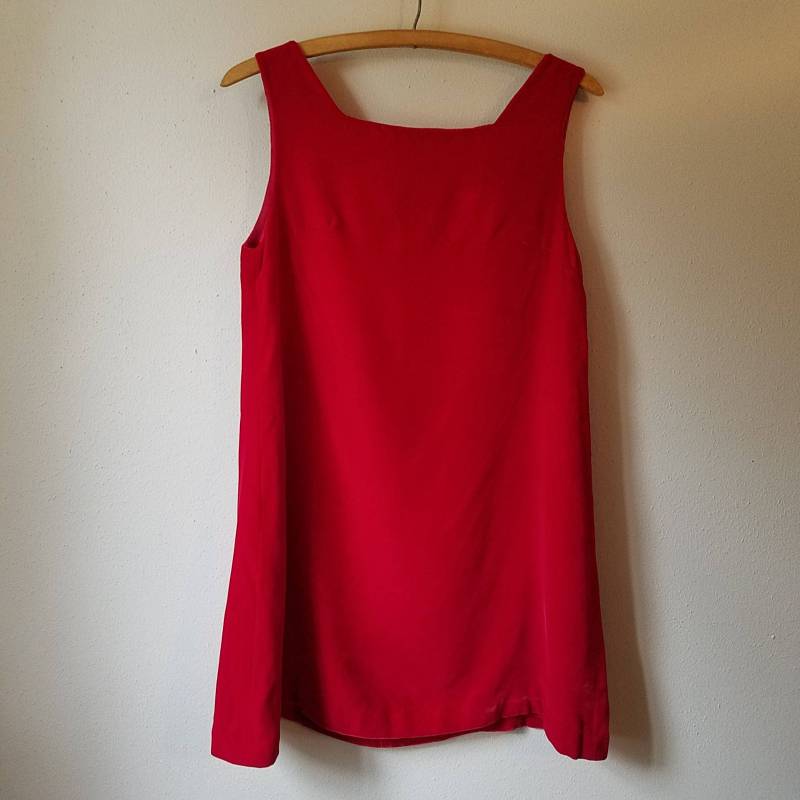 Vintage Rotes Samt Mädchenkleid Ärmellos Urlaubskleid von breedbabynyc