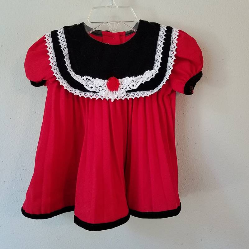 Vintage Weihnachtskleid Mädchen Kleid Rot Schwarzer Samtkragen, Spitzenborte | 6-9 Monate von breedbabynyc
