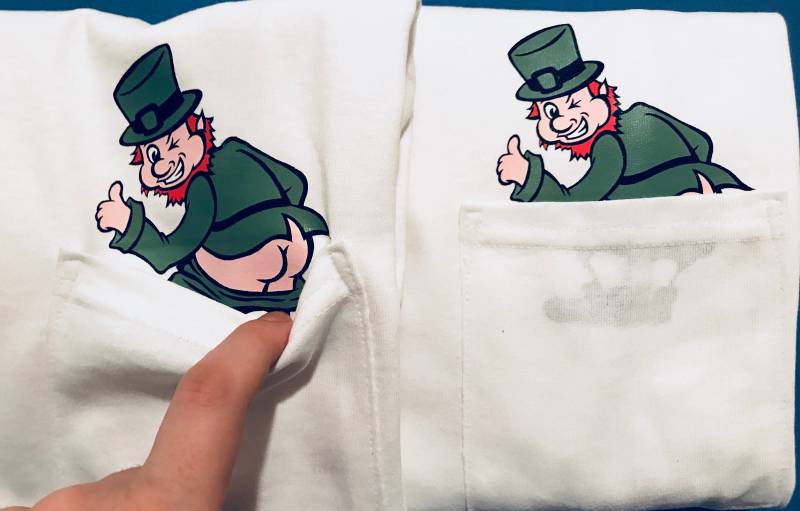 Leprechaun in The Pocket St Patrick Es Day Lustiges T-Shirt Geschenktasche T-Shirt von breezetees