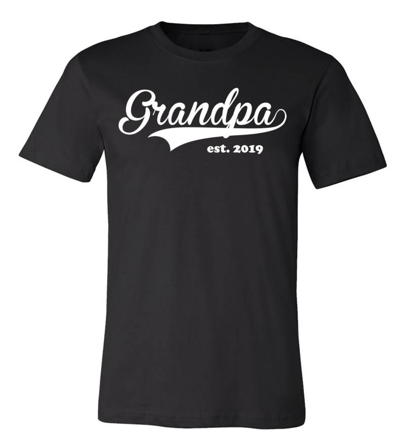 Opa Est 2022 Geschenk T-Shirt Für Großvater Neuer Baby Ankündigung Shirt Mit Jahr Vatertag T-Shirt Personalisiert von breezetees