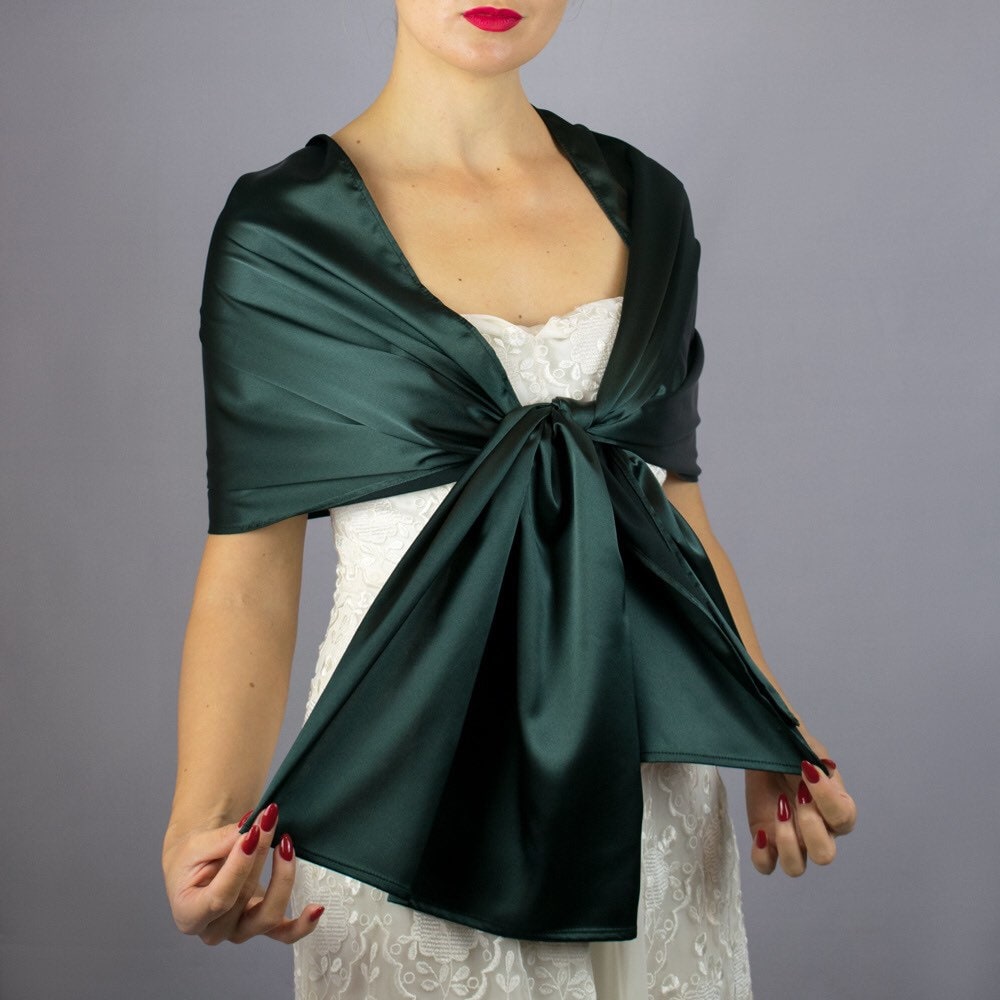 Dunkelgrüner Satin-Schal, Dunkelgrüner Wrap, Grüner Schal, Hochzeit Shrug, Satin-Wrap, Waldgrüner Damenschal, Abschlussball-Wrap von bridalspain