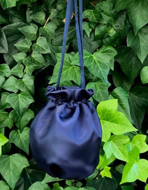 Elegante Kleine Geldbeutel Geldbörse Marineblau Satin Kommunion, Abendtasche, Accessoires Elegante Kleine Geldbeutel Geldbörse Marineblau Satin Kommunion, Abendtasche, Accessoires von bridalspain