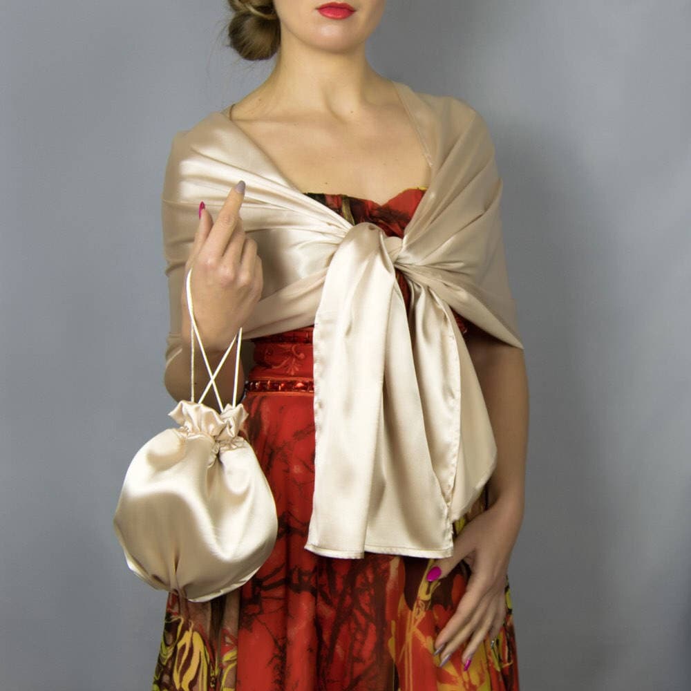 Luxus Champagner Schal Und Tasche Beige Satin Wrap Shrug Hochzeit Set Braut Accessoire Handtasche Pastell Luxus Champagner Schal Und Tasche Beige Satin Wrap Shrug Hochzeit Set Braut Accessoire Handtasche Pastell von bridalspain