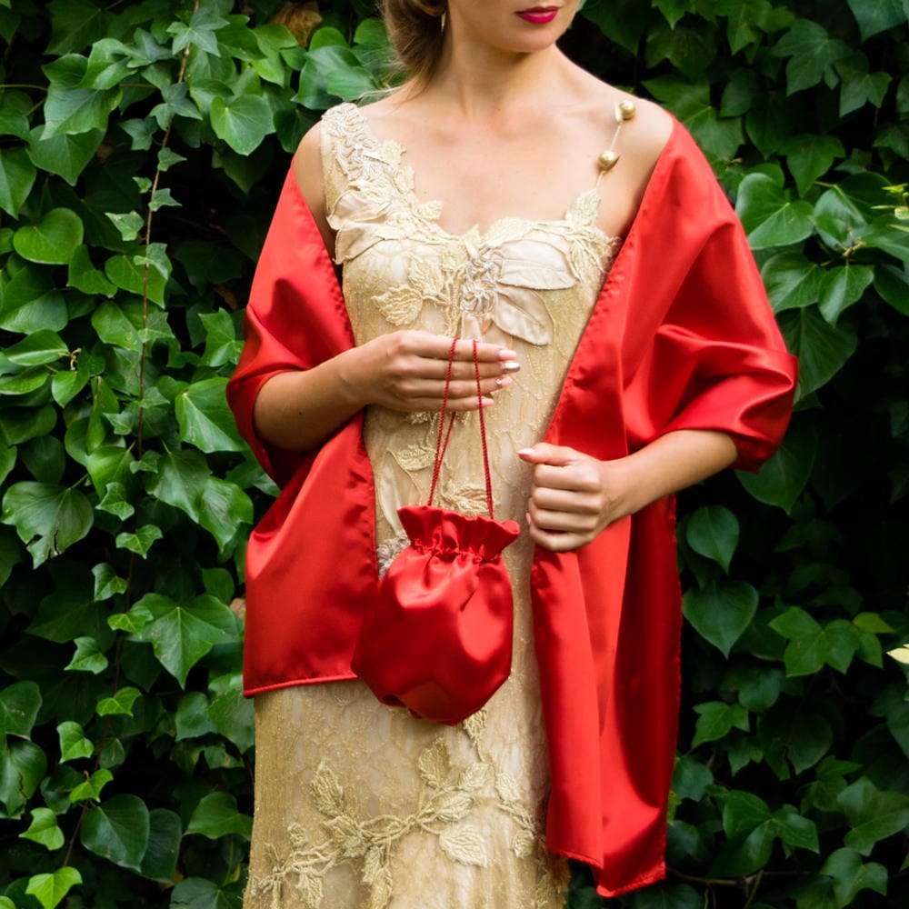 Satin Wrap + Tasche/Schultertuch Bolero Winter Hochzeit Shrug Elegantes Accessoire 170 cm Scarlet Red Satin Wrap + Tasche/Schultertuch Bolero Winter Hochzeit Shrug Elegantes Accessoire 170 cm Scarlet Red von bridalspain