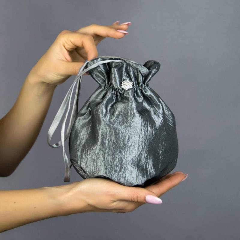 Schöne Partytasche Geldbörse Silbergrau Hochzeit, Party, Ausgehen, Besonderer Anlass, Kommunion, Taft Schöne Partytasche Geldbörse Silbergrau Hochzeit, Party, Ausgehen, Besonderer Anlass, Kommunion, Taft von bridalspain
