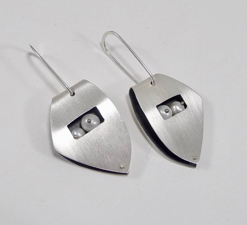 Moderne Gerahmte Perlen Ohrringe - E2810 von bridgetclark