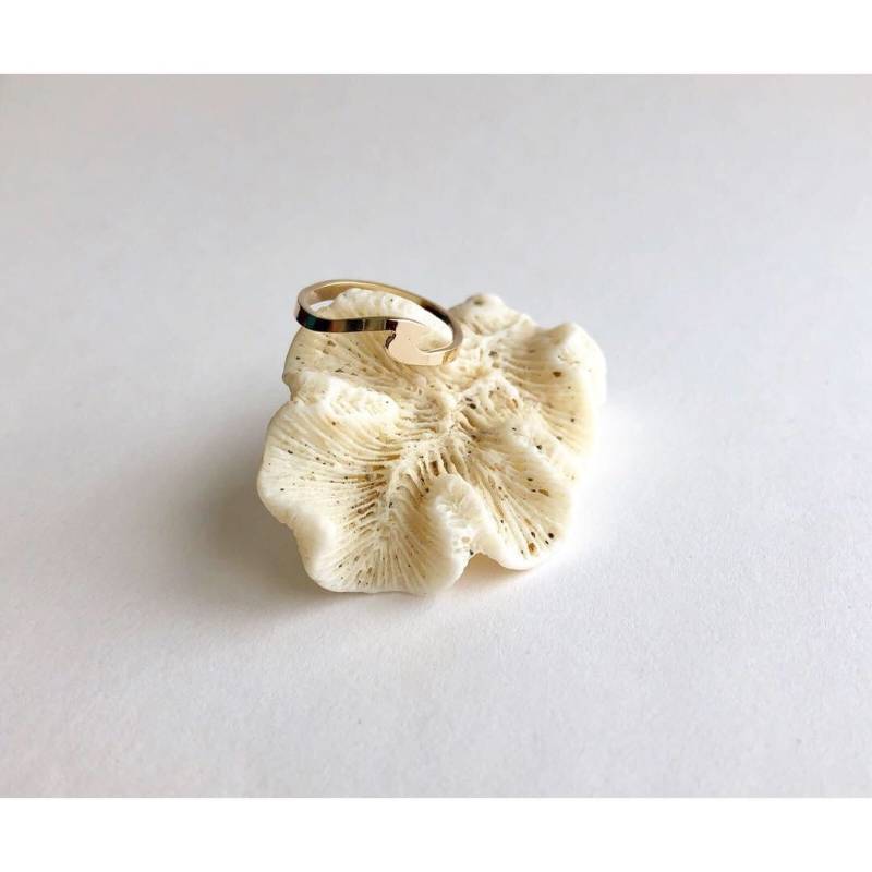 10K Gelbgold Mini Wave Ring Handgefertigter Surfer Schmuck von bridgetturner