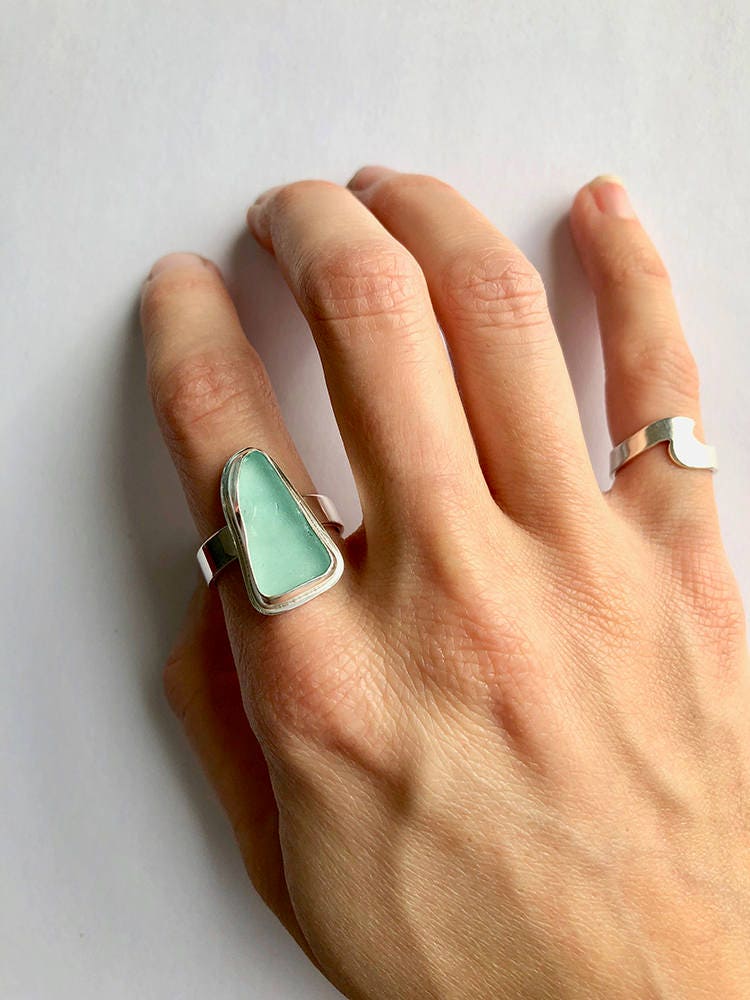 Karibisch Blauer Seeglasring, Türkis-Seeglasring, Seeglas-Liebhaberring, Strand-Liebhabergeschenke - Seeglaskollektion von bridgetturner