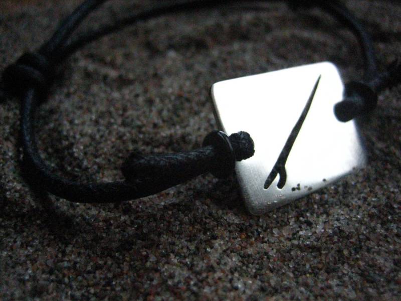 Silber-Surfbrett Armband, Bettelarmband Silber Surfboard, Surfbrett Silhouette Armband Mit Verstellbaren Leder - Surf Collection von bridgetturner