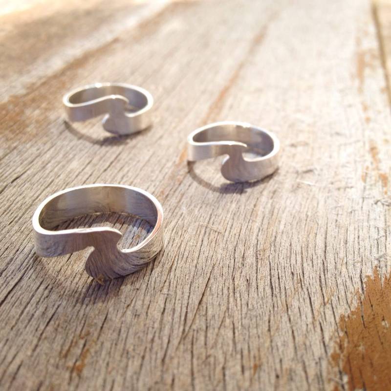 Silber Wellenring, Personalisierter Wellenring Aus Sterlingsilber, Mit Botschaft - Wave Ring Collection von bridgetturner