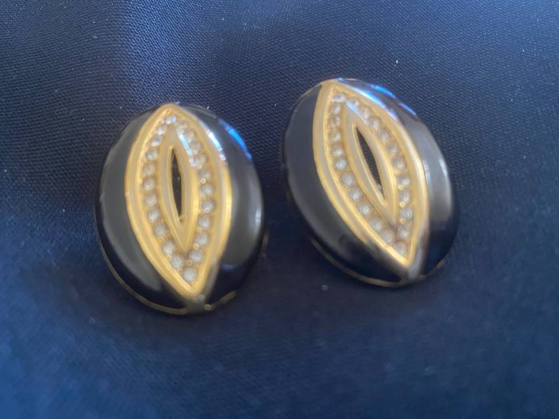 Monet Ohrringe Vintage Schwarz Emaille Geometrisch Gold Klar Kristall Detail Clip On von bringitbackvintage