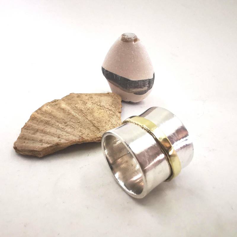 Breiter Silberring Mit Goldenem Außenring Unikat Breiter Silberring Mit Goldenem Außenring Unikat von brischied