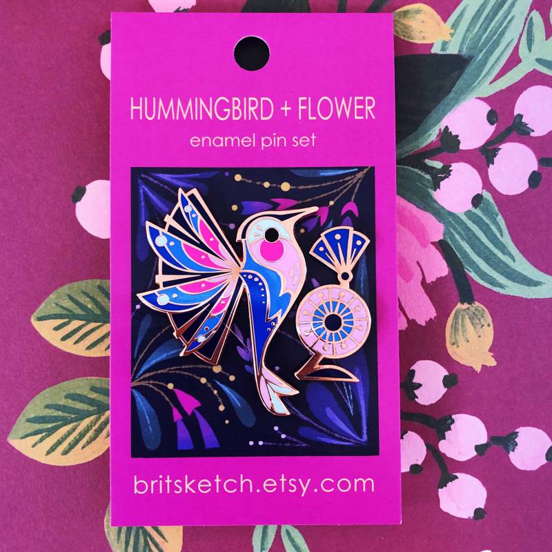 Kolibri + Blume Emaille Pin Set Kolibri + Blume Emaille Pin Set von britsketch
