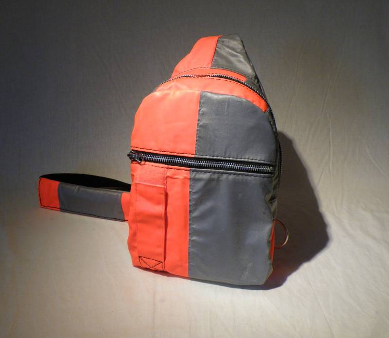 Upcycling Slingbag - Umhängetasche Aus Recycleter Warnweste von bro42