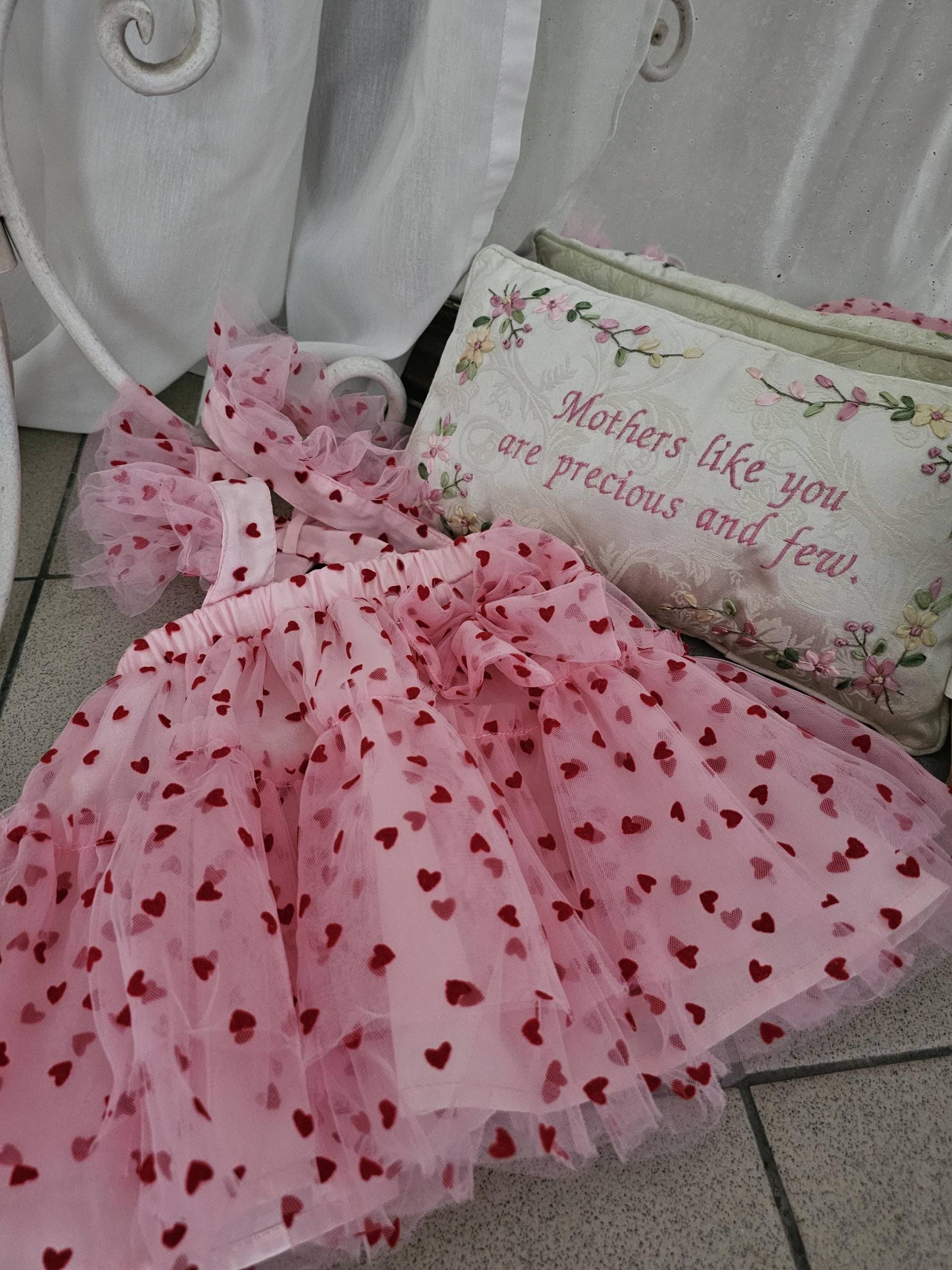 Aparte Vintage Mädchen Mode Kleid Rock Samt Herzen Tüll Rot Pink Rosa Größe 92 Schleife Blumenmädchen Party Brocante Aparte Vintage Mädchen Mode Kleid Rock Samt Herzen Tüll Rot Pink Rosa Größe 92 Schleife Blumenmädchen Party Brocante von brocantemonamour