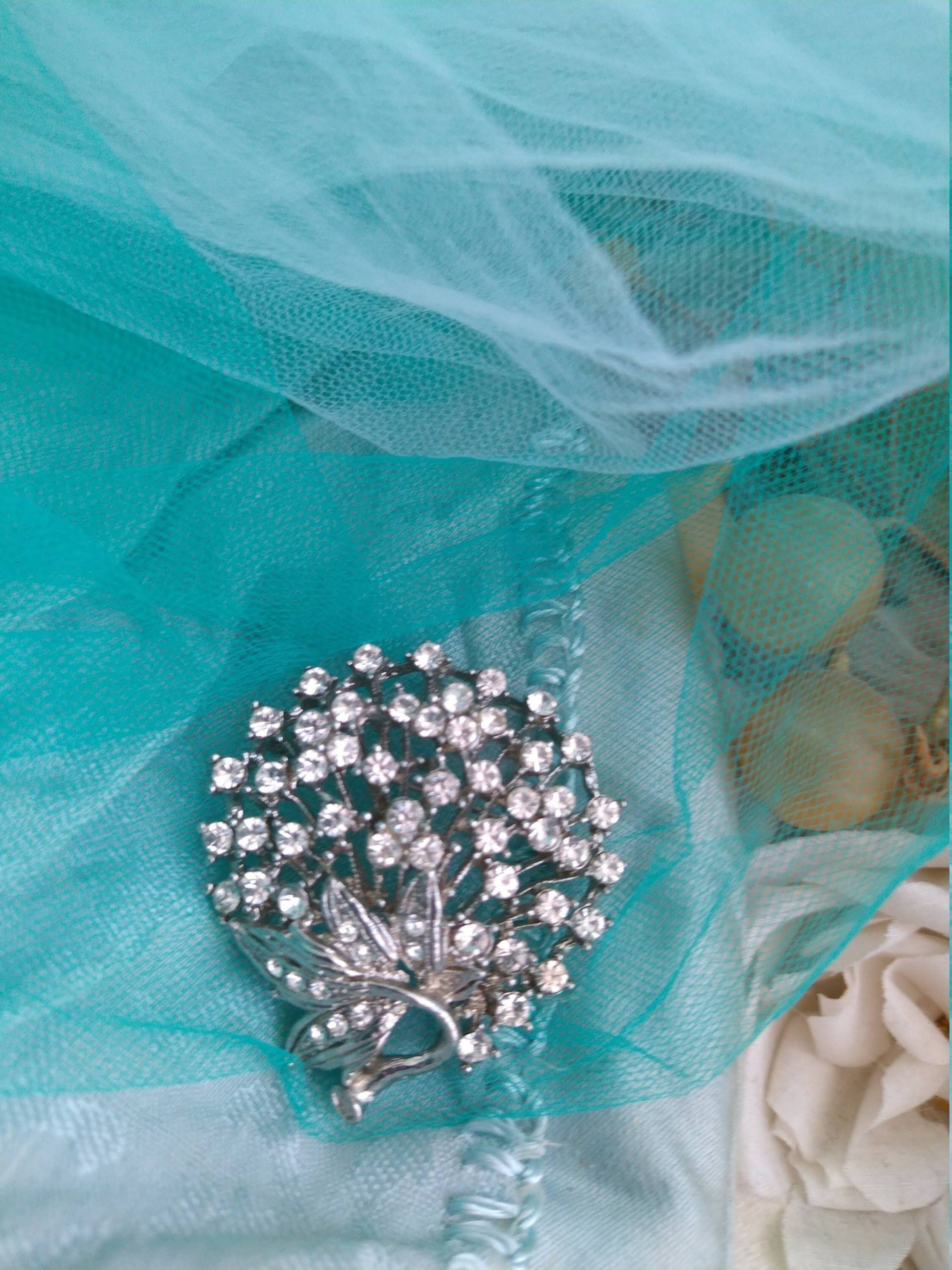 Charmante Große Shabby Chic Vintage Strass Kristalle Brosche Anhänger Frankreich Altes Schmuck Um 1960-70 Steine Silber Brocante von brocantemonamour