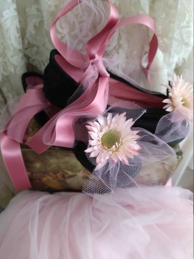 Satin Seide Ballettschuhe Spitzenschuhe Pointe Zertanzt So Shabby Chic Vintage Schwarz Pink Rose Ballett Boudoir Gr. 11 Milano Italy von brocantemonamour