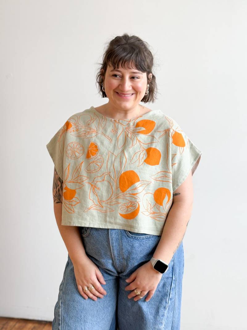 Handgefertigtes Top Boxy Leinen Geschirrtuch Shirt Clementine Orange Einzigartiges Crop Moderner Sommer Stil Siebdruck Illustration Einheitsgröße von brookecioccohandmade