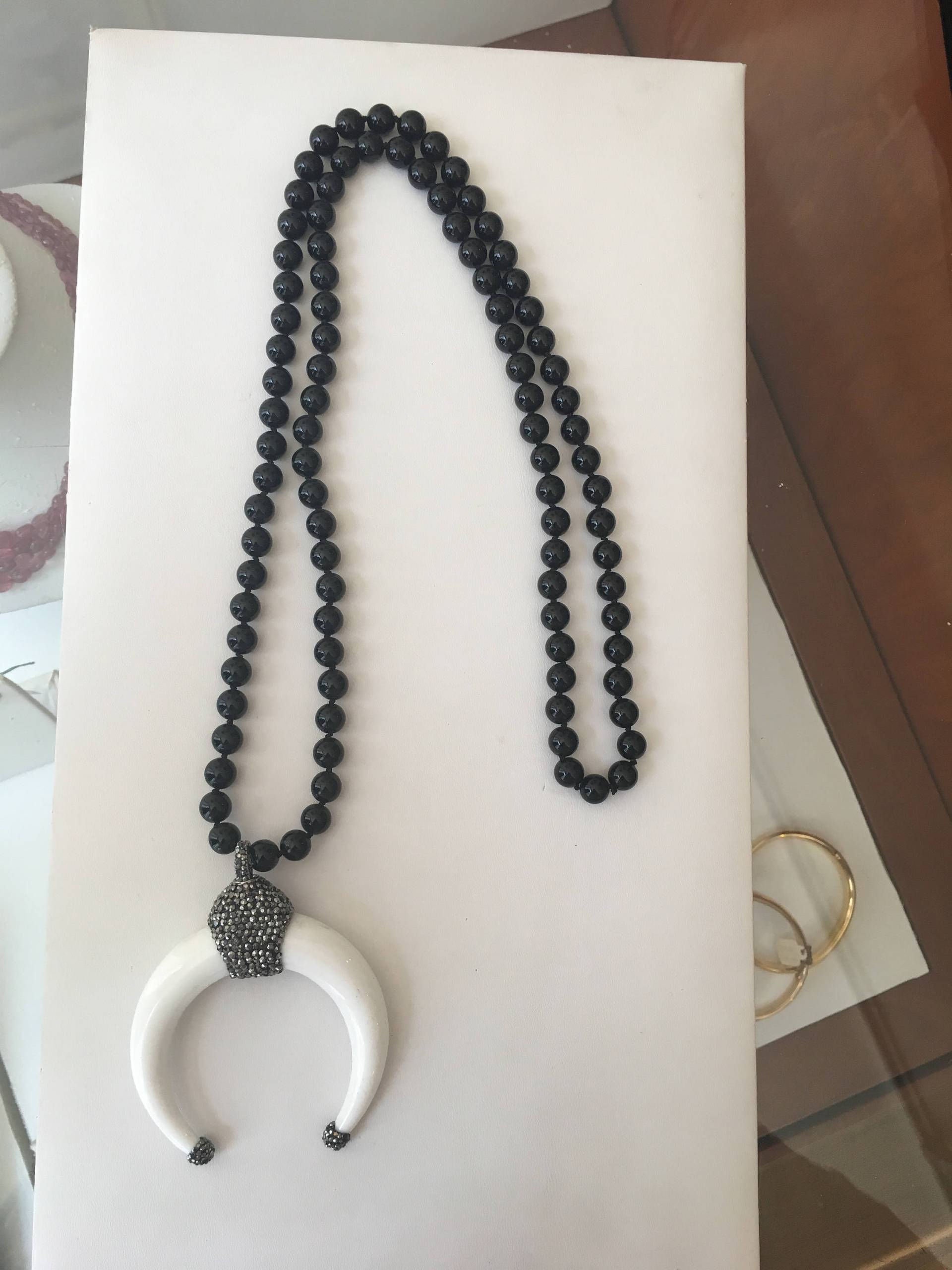 Handgeknüpfte Schwarzem Onyx Und Knochenhalskette Handgeknüpfte Schwarzem Onyx Und Knochenhalskette von brookedazzle