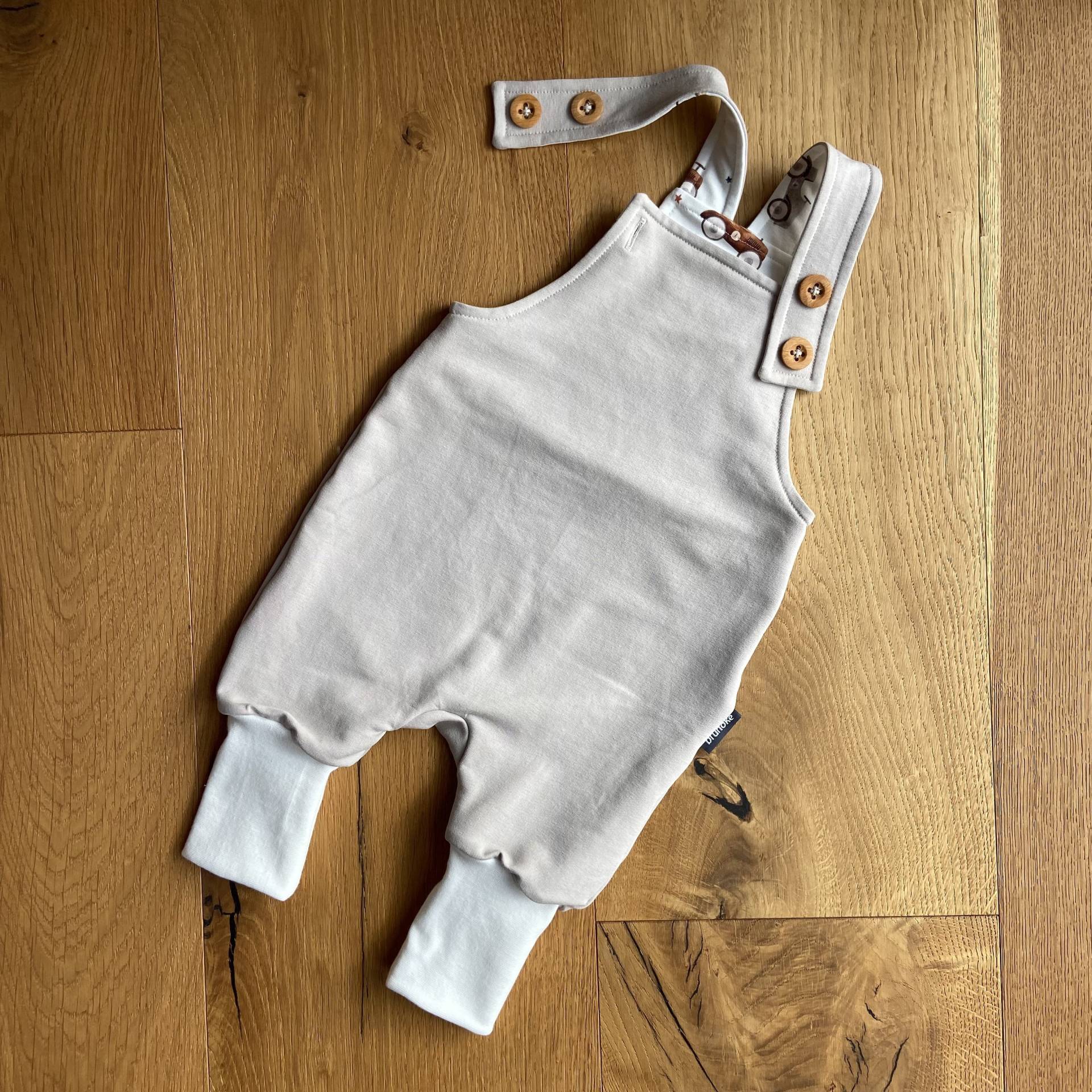 Latzhose Mit Holzknöpfen, Babyhose Knöpfen Und Bündchen, Kinderhose, Hose Baby, Latzhose, Sweatstoff, Mädchen, Junge von brunoke