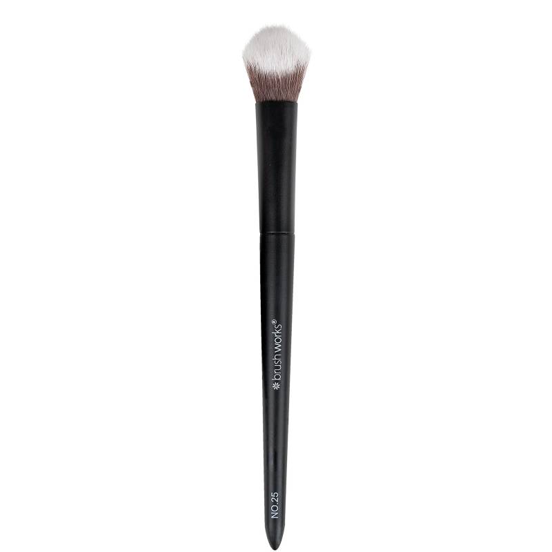 brushworks No. 25 Brightening Concealer Brush von brushworks