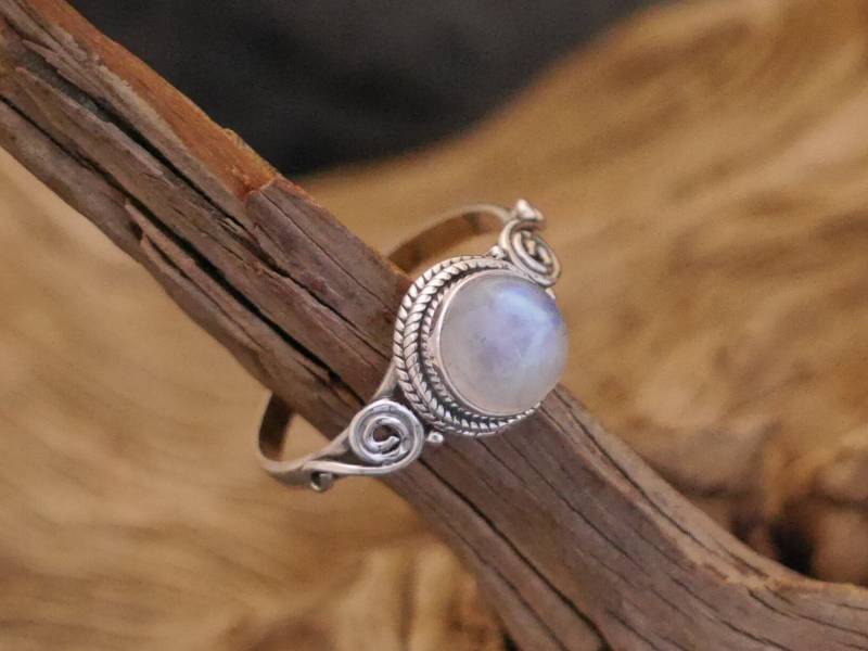 Filigraner Ring Mit Mondstein, 925Er Silber von bsmasala