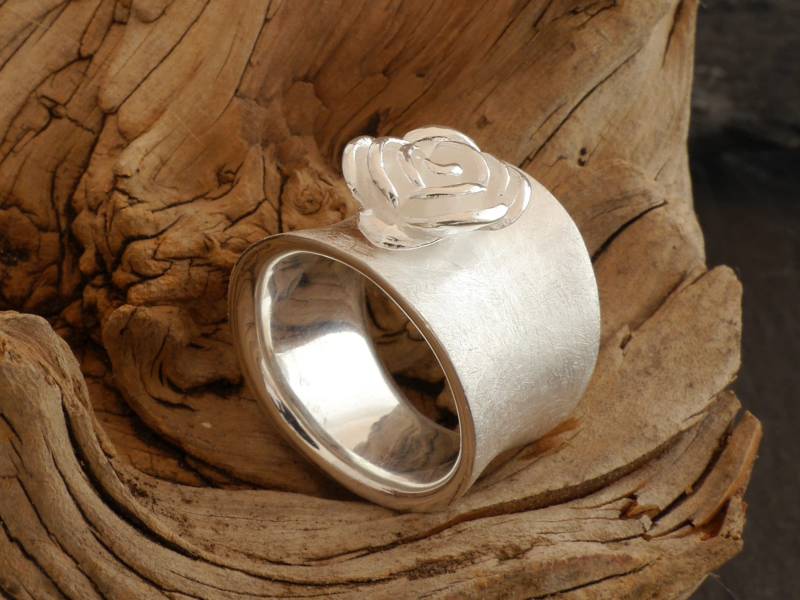 Mattierter Silberring Mit Rose, 925Er Silber von bsmasala