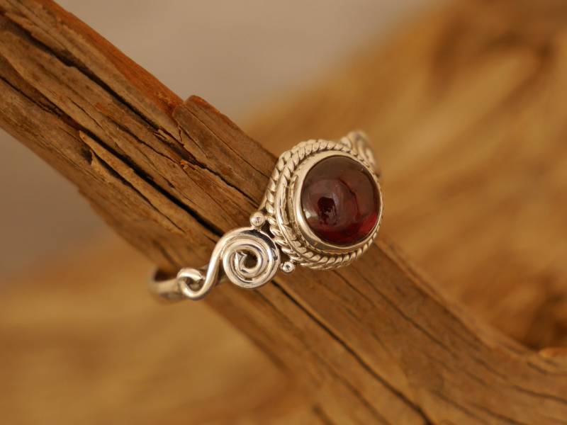Silberring Mit Granat, 925Er Silber von bsmasala