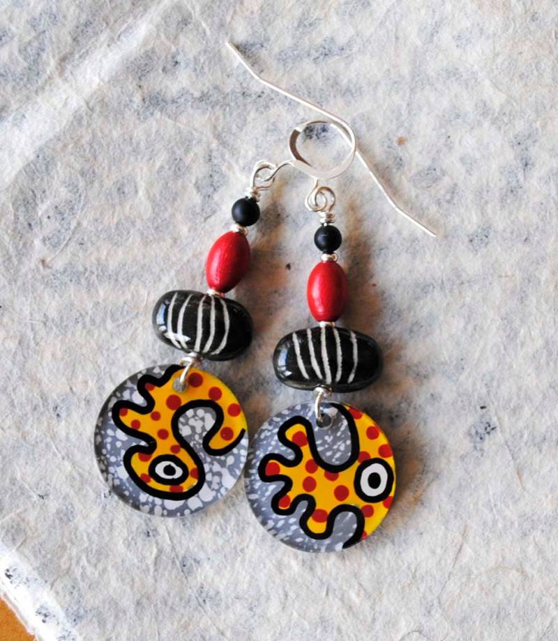 Funky Ohrringe, Von Hand Bemalt Handwerker Keramik Geringes Gewicht, Mod Pop Art, Lampwork Gestreift, Rot Gelb Schwarz Funky Ohrringe, Von Hand Bemalt Handwerker Keramik Geringes Gewicht, Mod Pop Art, Lampwork Gestreift, Rot Gelb Schwarz von bstrung