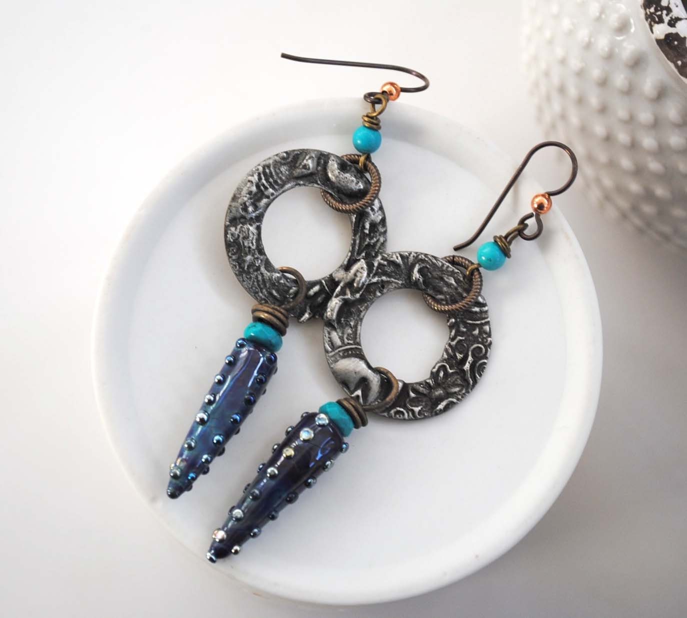 Handgefertigte Löt-Ohrringe, Blaue Lampwork Spike Ohrringe, Metall Boho Chic Ooak Rustikale Clearance Handgefertigte Löt-Ohrringe, Blaue Lampwork Spike Ohrringe, Metall Boho Chic Ooak Rustikale Clearance von bstrung