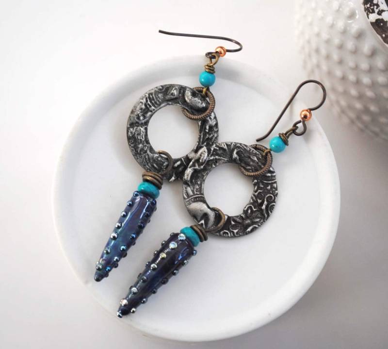 Handgefertigte Löt-Ohrringe, Blaue Lampwork Spike Ohrringe, Metall Boho Chic Ooak Rustikale Clearance Handgefertigte Löt-Ohrringe, Blaue Lampwork Spike Ohrringe, Metall Boho Chic Ooak Rustikale Clearance von bstrung