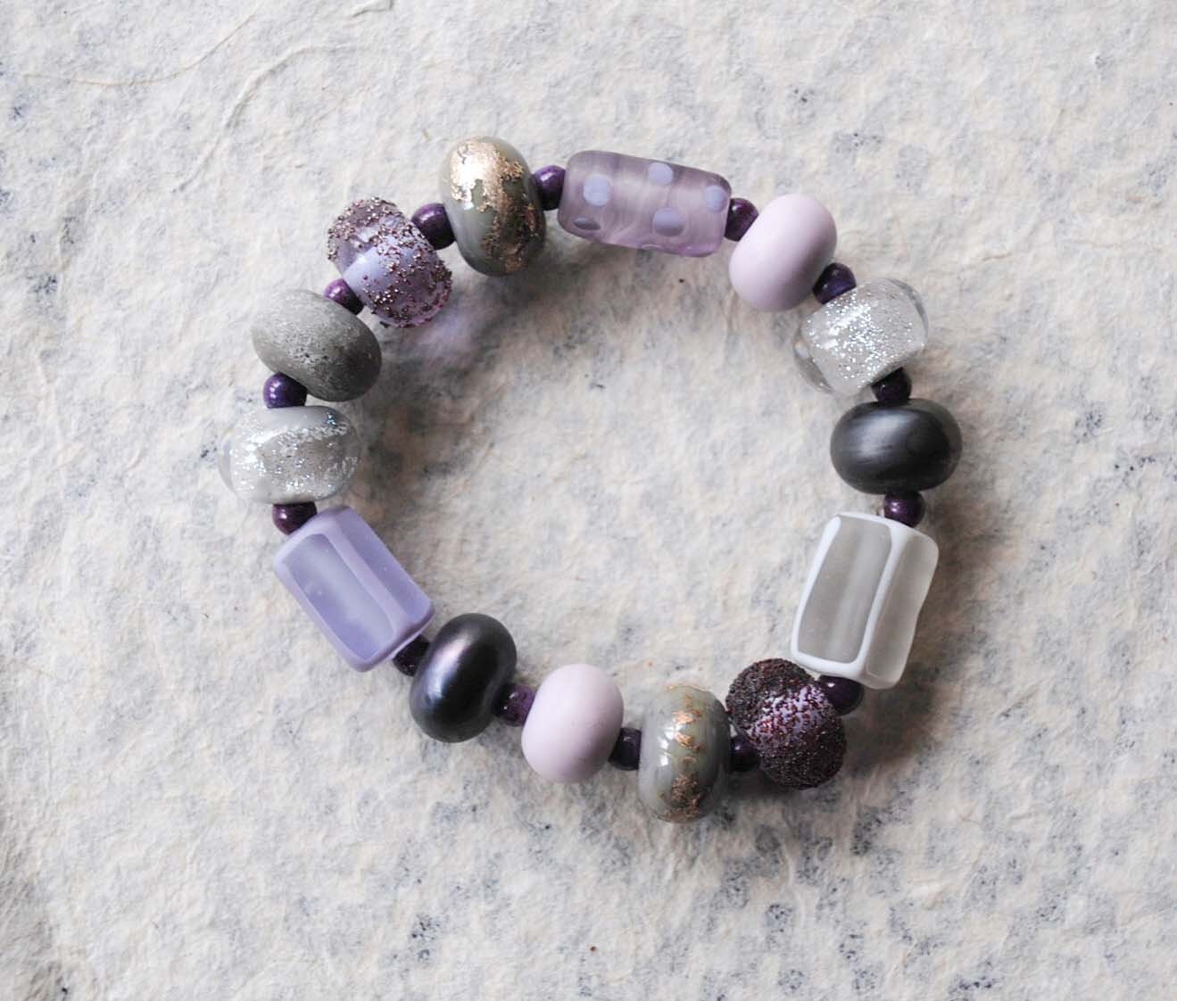 Lampwork Stretch Armband, Lila Stapeln Handwerker Funkelnde Glas Perle Boho Chic Armband Lampwork Stretch Armband, Lila Stapeln Handwerker Funkelnde Glas Perle Boho Chic Armband von bstrung