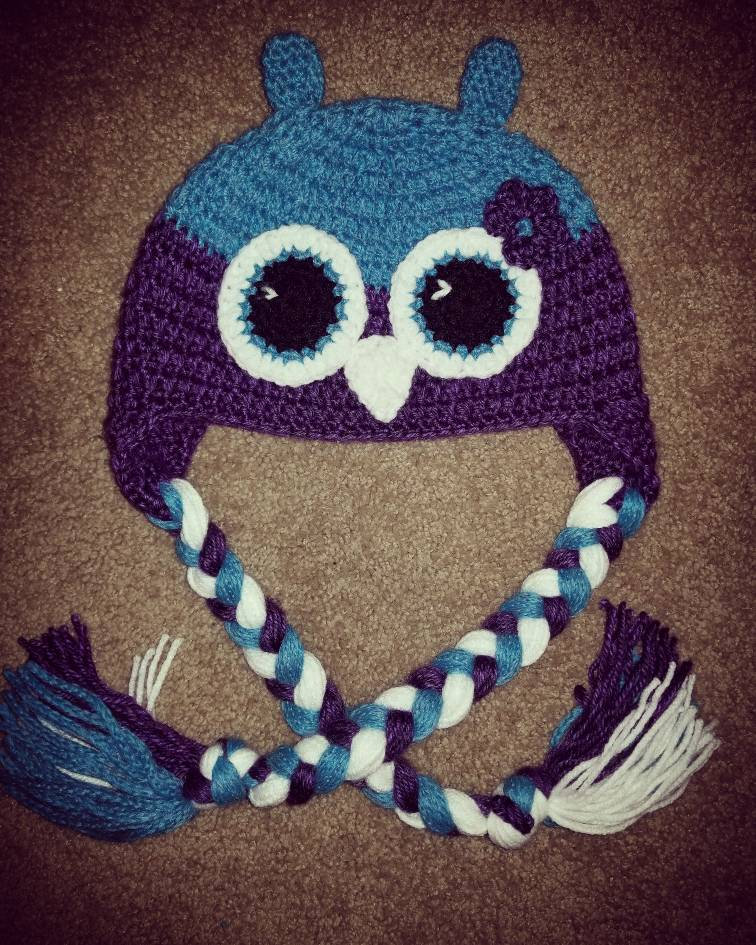 Zweifarbige Eulen Beanie Mütze Zweifarbige Eulen Beanie Mütze von bthooksandneedles