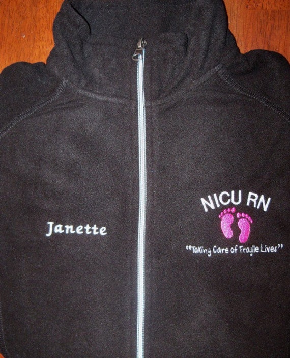 Nicu Rn Bestickte Fleece-Jacke Nicu Rn Bestickte Fleece-Jacke von bubblesemb