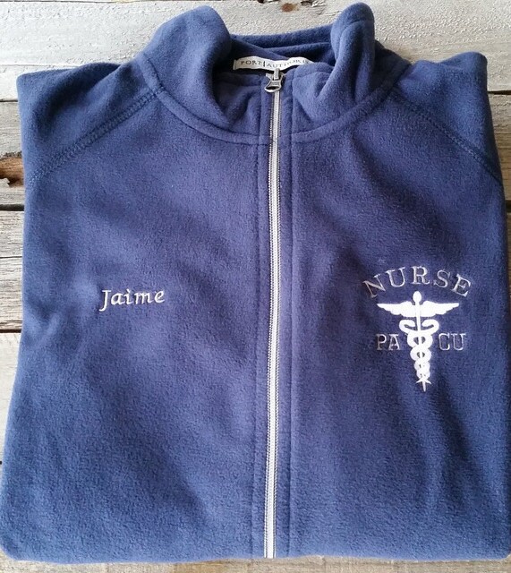 Pacu Krankenschwester Bestickte Fleece-Jacke Pacu Krankenschwester Bestickte Fleece-Jacke von bubblesemb