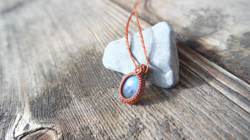 Makramee Anhänger Mit Labradorite, Geschenk Für Frau, Spirituell Geschenk, Boho Schmuck, Boho Kette, Edelstein Schmuck, Hippie Halskette Makramee Anhänger Mit Labradorite, Geschenk Für Frau, Spirituell Geschenk, Boho Schmuck, Boho Kette, Edelstein Schmuck, Hippie Halskette von bubor