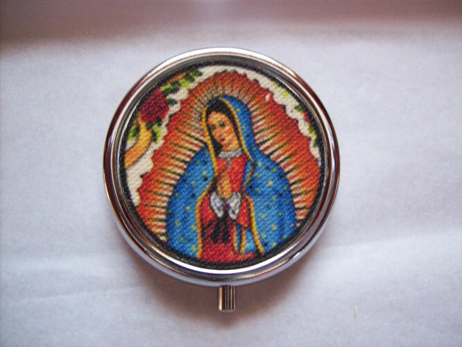Jungfrau Von Guadalupe Pillendose Retro Vintage Mexiko Heiliger Religiöser Kitsch von buckaroosmercantile
