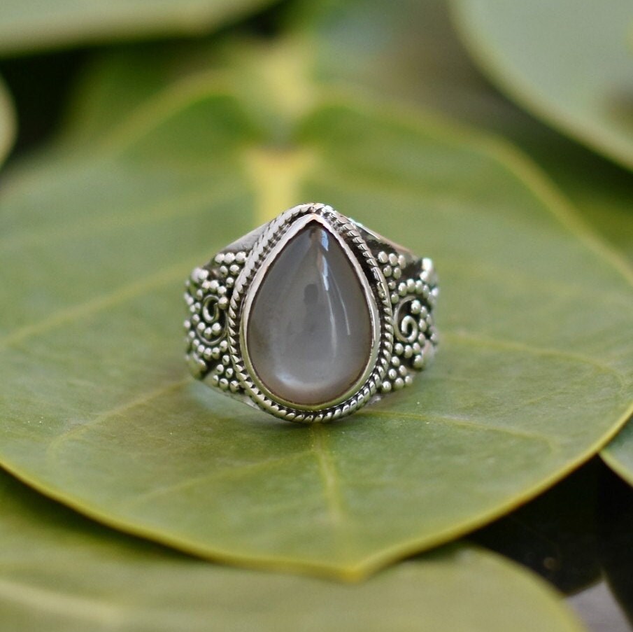 Vintage Teardrop Grauer Mondstein Ring, Handgemachter Silber Boho Schmuck, Eleganter Statement Ring Für Frauen, Spirituelles Accessoire Geschenk Sie von buddhasilverdesign