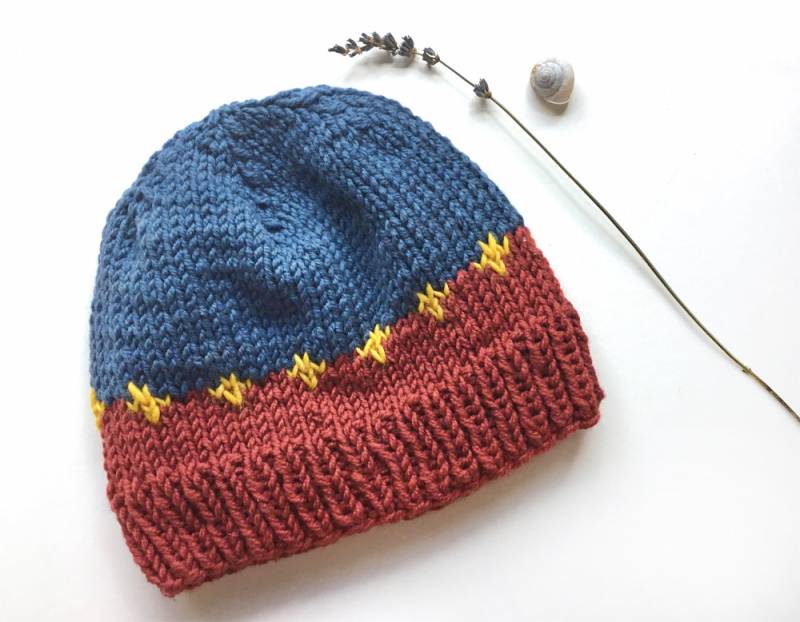 Beanie Mütze Hand Gestrickt Blau Rot Original Design Geschenk Für Ihn Sie von buffalogirls